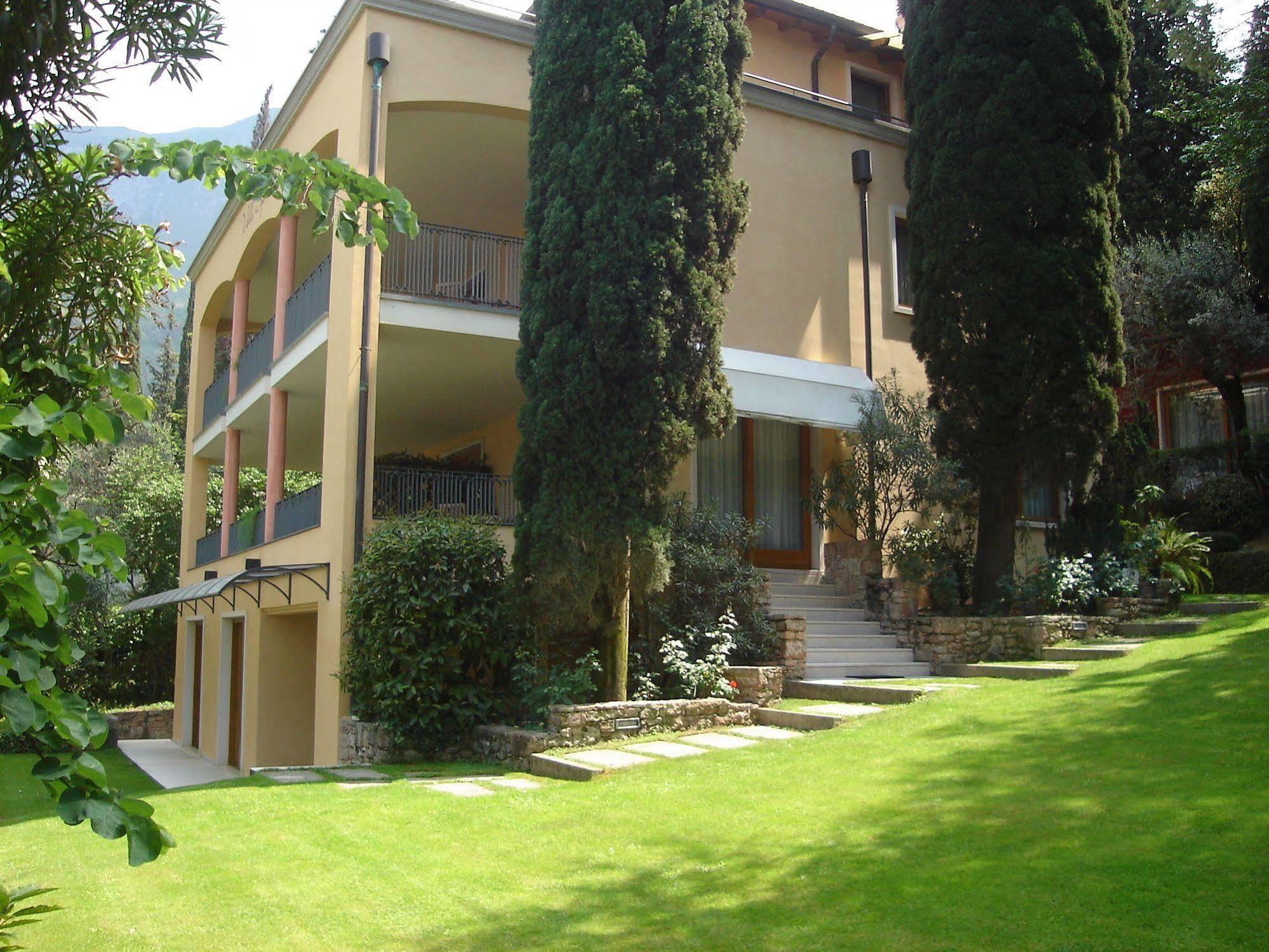 Villa Sopri มัลเชซิเน ภายนอก รูปภาพ