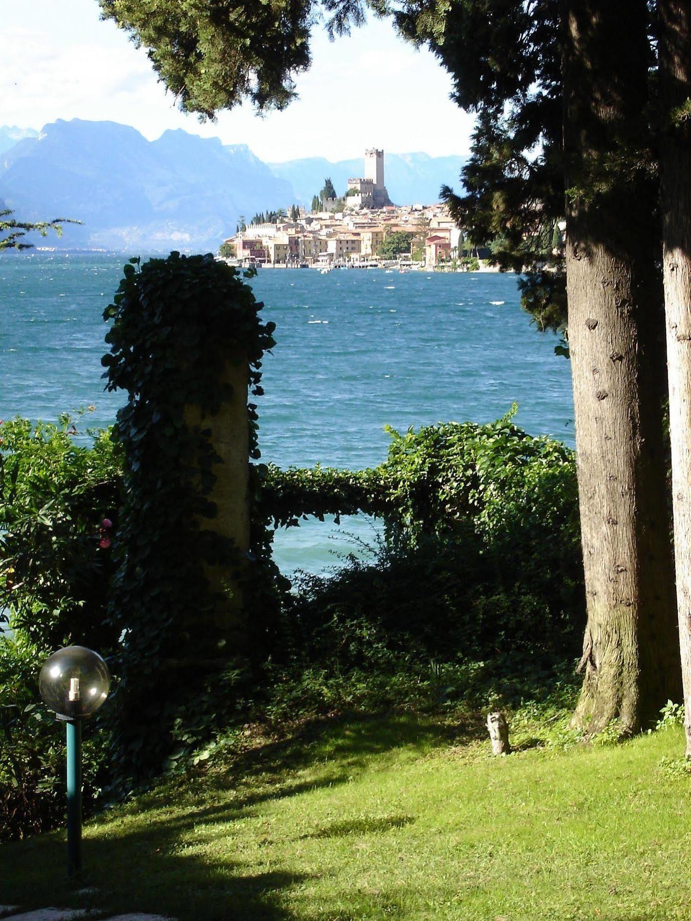Villa Sopri มัลเชซิเน ภายนอก รูปภาพ